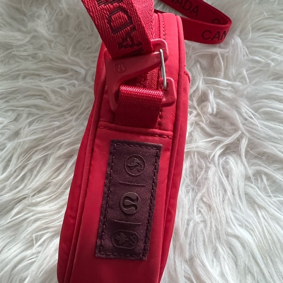 SOLD-Lululemon red crossbody bag small - Picture 4 of 5